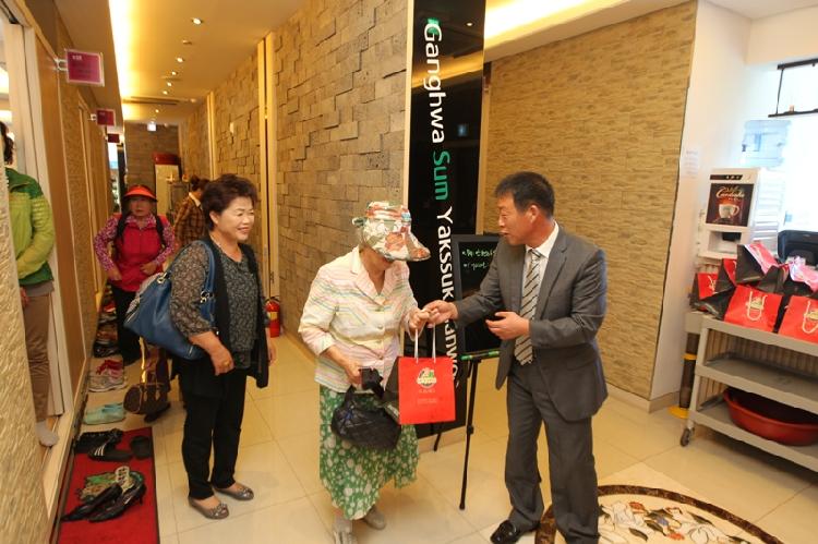 0917_한우협회_강화군지부_어려운_이웃_초청행사1