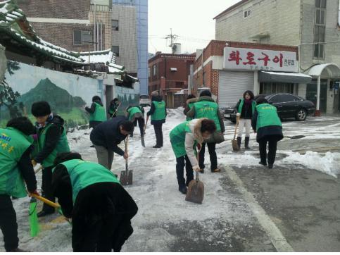 1213_강화읍새마을부녀회_내집앞_눈쓸기