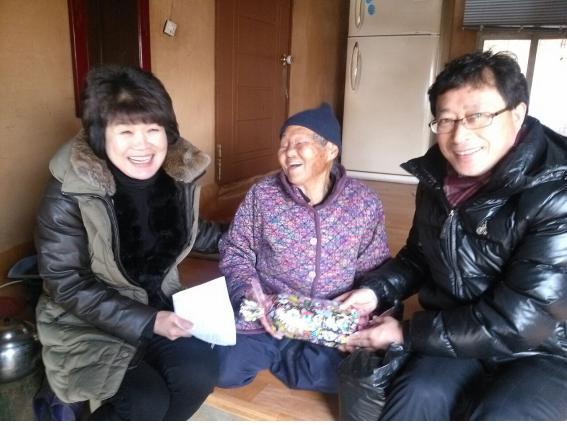 1226_길상면주민자치위원회_성탄_선물_전달