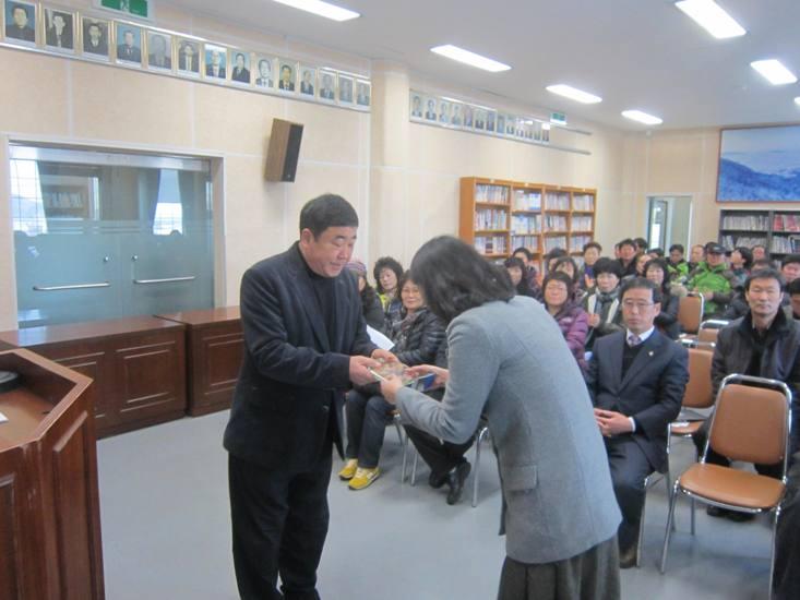 크기변환_0104_교동면이장단협의회_감사패_전달