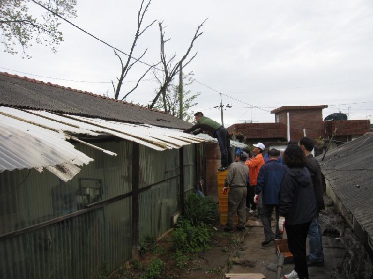 0501_불은면주민자치위원회_독거노인_집_수리_봉사_(2)