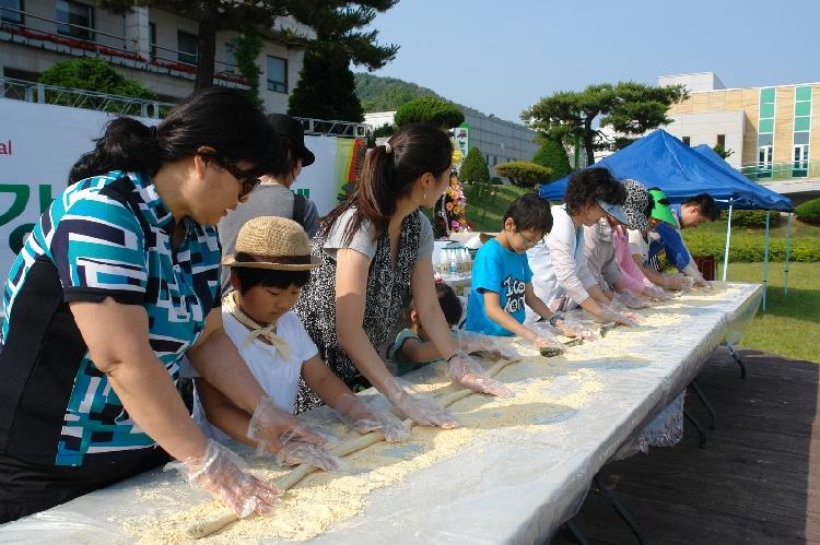 05247_약쑥축제_모습_(1)