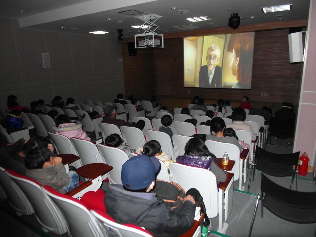 0725_도서관_영화상영_모습