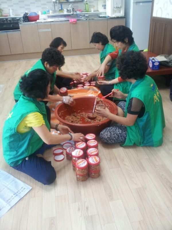 밑반찬나눠주기