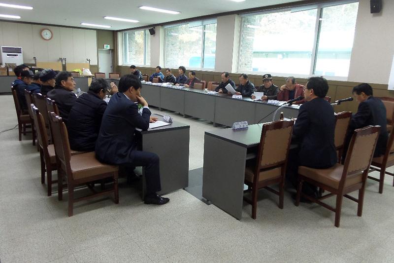 불은면_농업용수운영협의회_간담회를_열고_있다