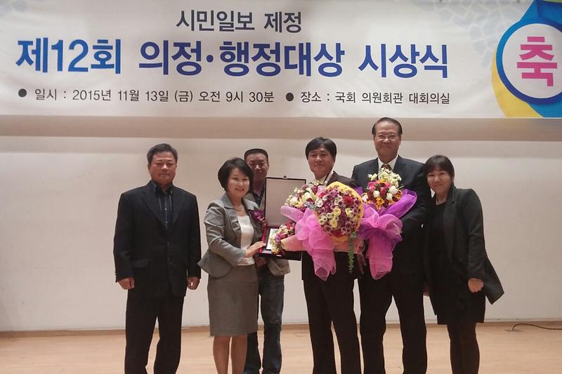 강화군의회_박용철_부의장이_제12회_의정대상을_수상했다
