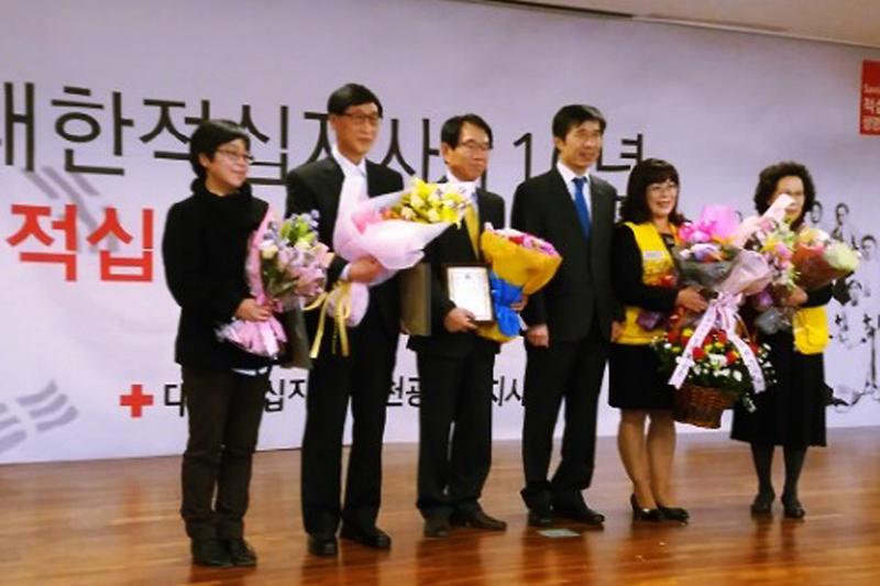 권태길_강화읍장이_인천광역시장_감사패를_받았다-왼쪽에서_세_번째