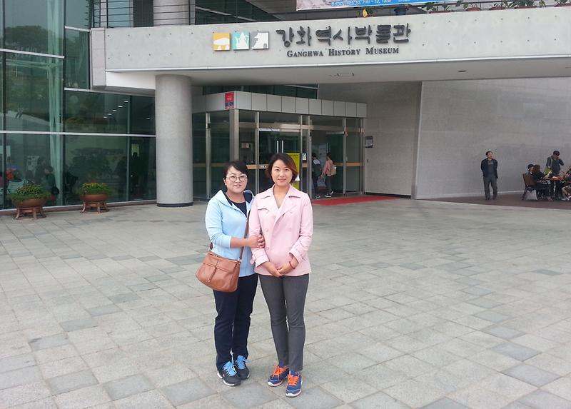 중국출신_문화관광해설사가_현장_수습교육을_받기_위해_강화역사박물관을_방문했다