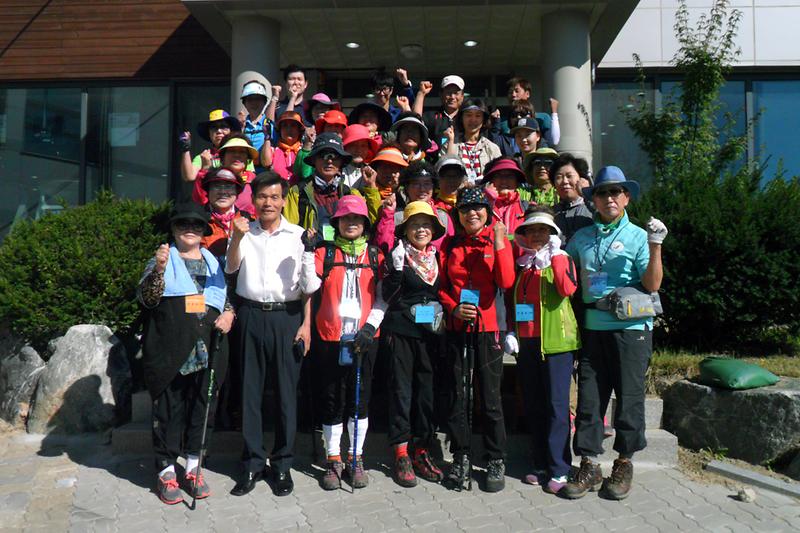 나들길_걷기_교실_참석자들이_출발_준비를_하고_있다