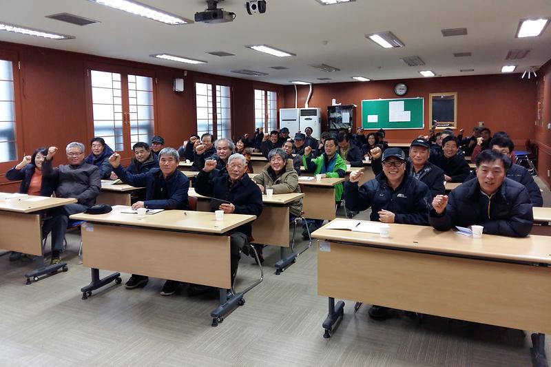 농업기술센터에서_채소_바이러스_현장_컨설팅을_실시하고_있다