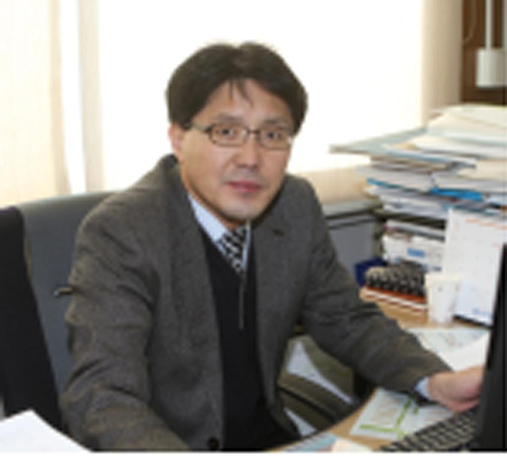 오윤근_교동면장_집무사진