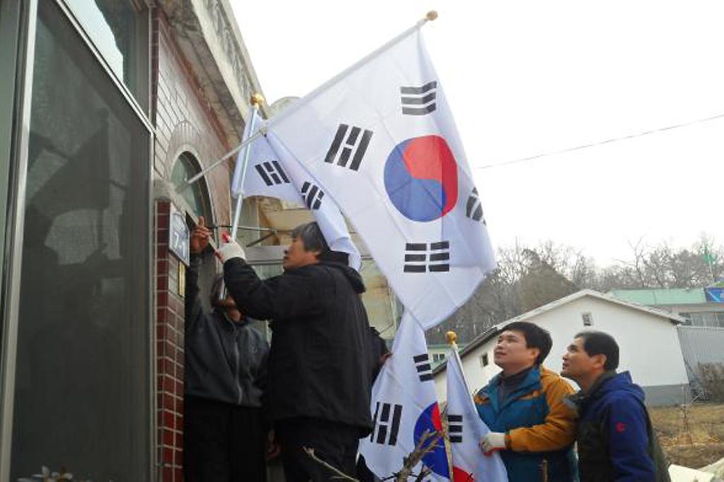서도면_가정_방문_태극기_게첨대_설치_및_게양_사진