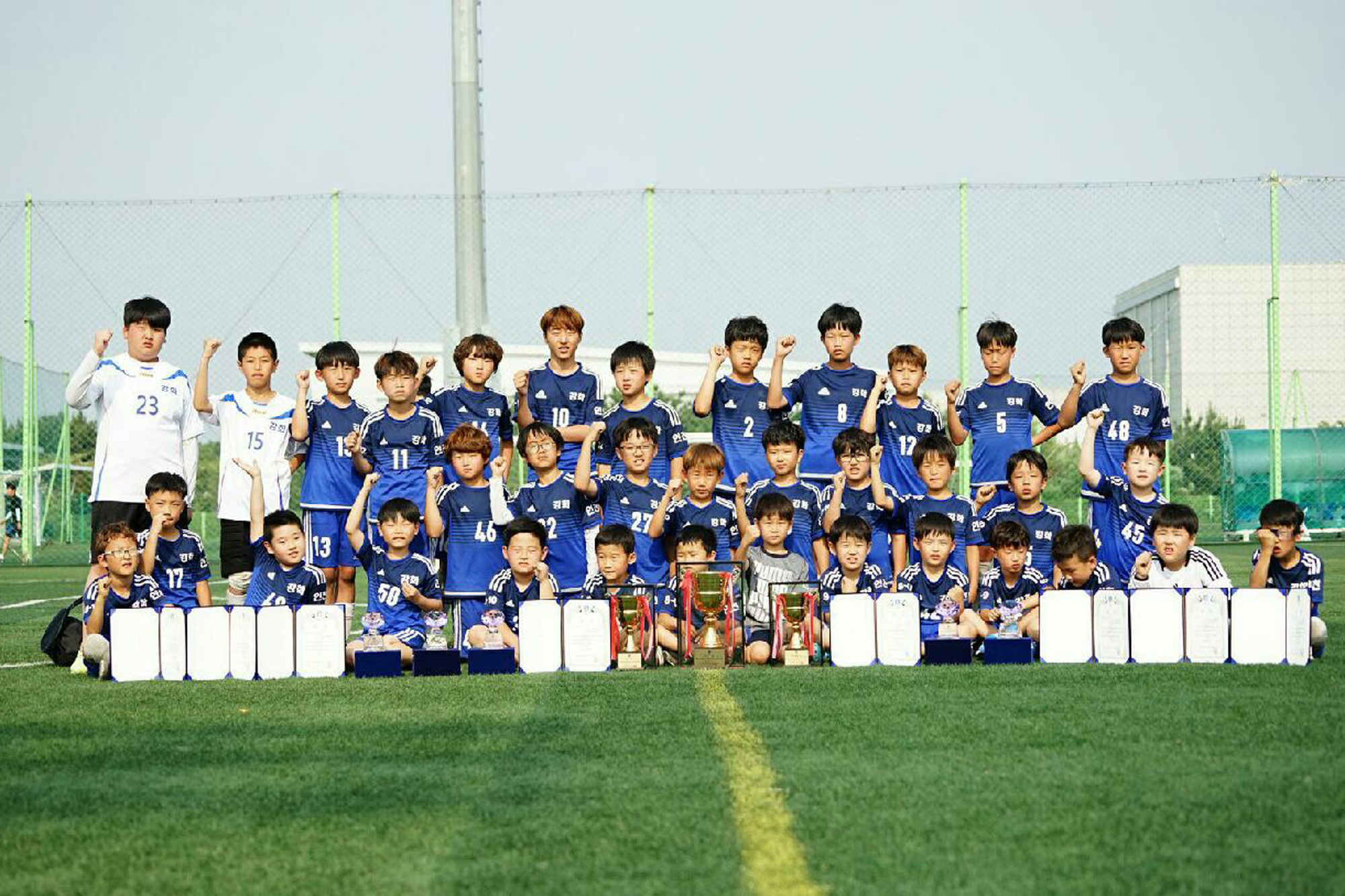 “제14회_미추홀배_유소년_축구대회”_12세_이하_A조에서_우승을_차지한_강화_유소년팀
