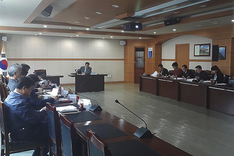 2016년_고려산_진달래축제_안전관리계획을_심의하고_있다