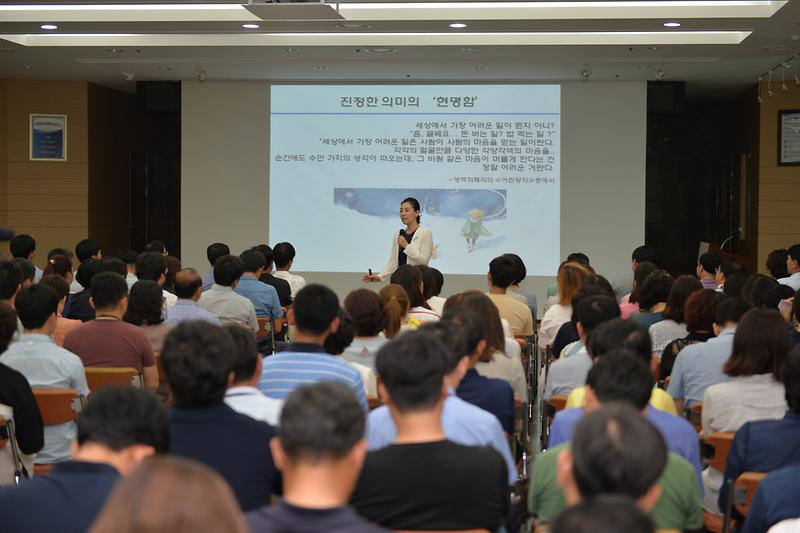 2016년도_상반기_친절교육을_실시하고_있다