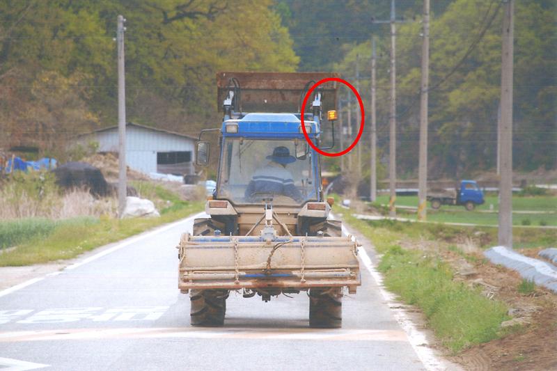 등화장치를_설치한_트랙터_사본