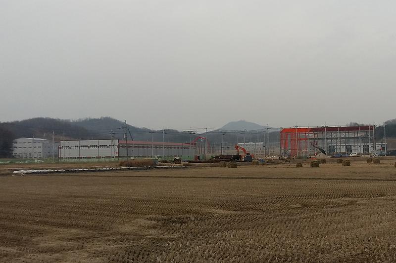 강화산업단지에_공장이_계속_들어서고_있다