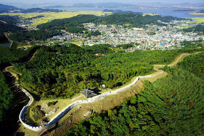 강화산성_남쪽에서_본_강화산성과_강화읍_전경