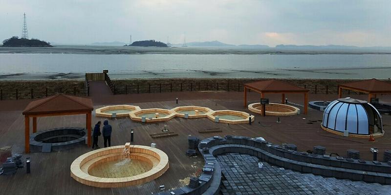삼산온천2(한창_마무리작업_중인_노천탕_전경)