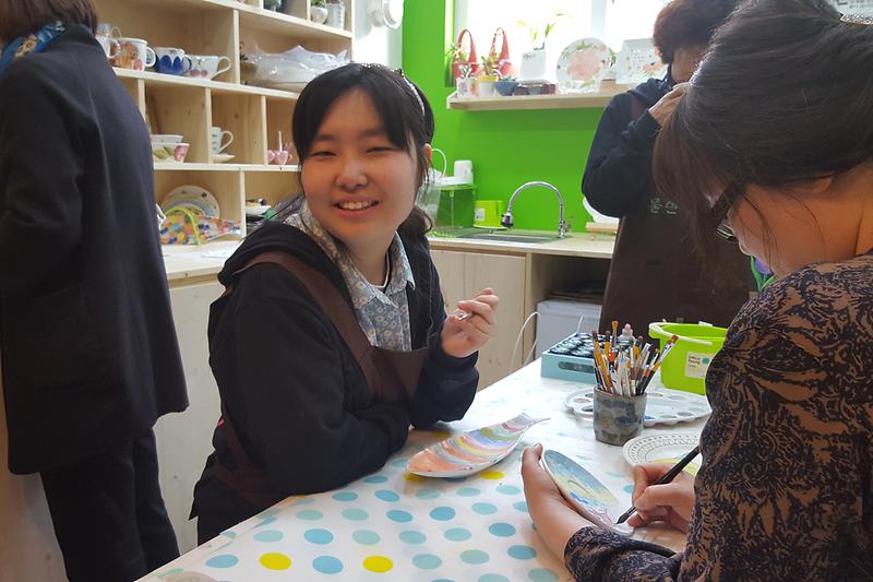 강화중앙시장_청년몰에서_물댄동산을_운영하고_있는_한재경_양