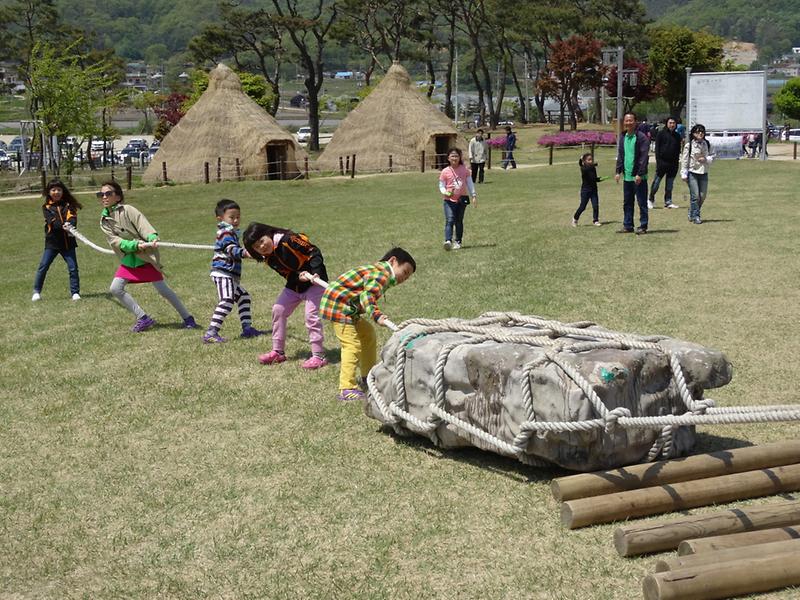 관광콘텐츠_확대1(고인돌끌기체험)