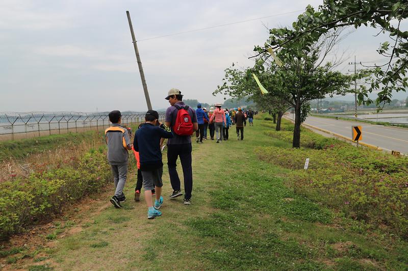 관광콘텐츠_확대3(강화나들길을_걷고_있다)