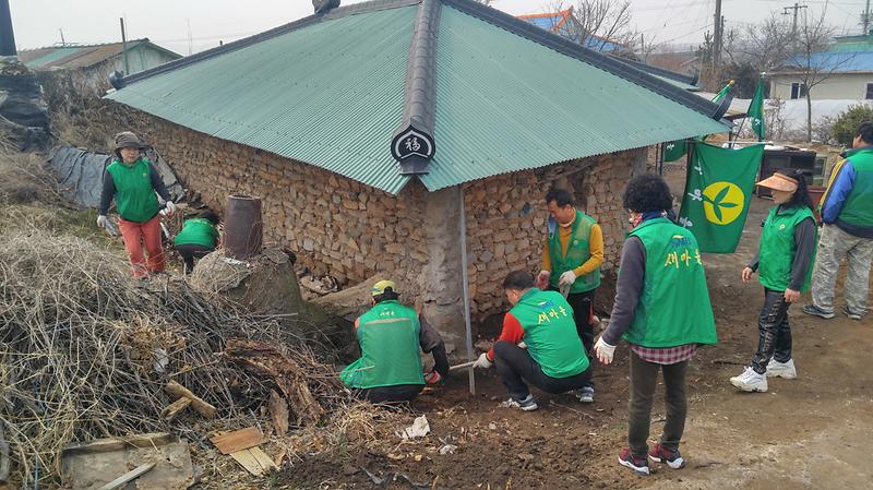 새마을회_사랑의_집고쳐주기1