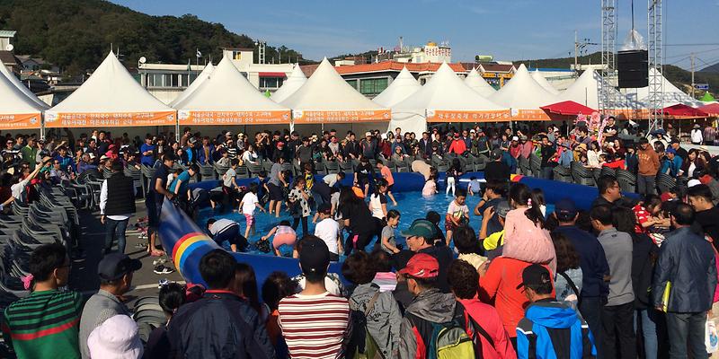 새우젓_축제_성료3-장어잡기
