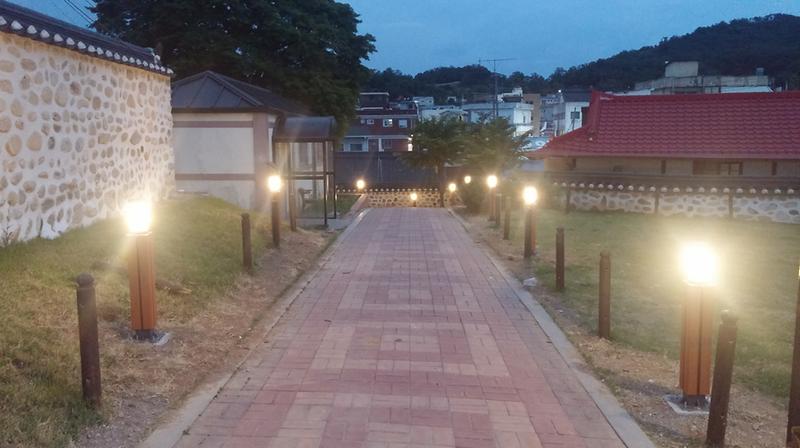 용흥궁_골목길_야간경관2_(2)