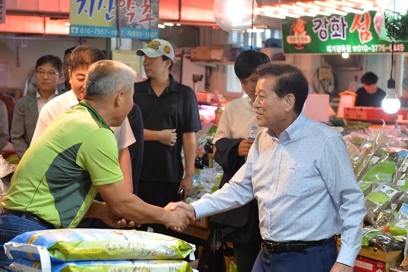 추석맞이_시설_방문1(전통시장)