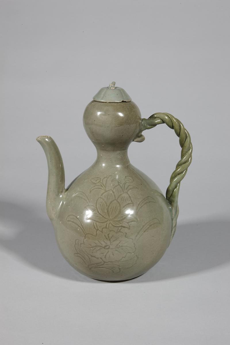 동아시아와_삼별초4_-_청자연꽃무늬표주박모양_주자(강화읍_대산리_출토),_국립제주박물관_사진_제공