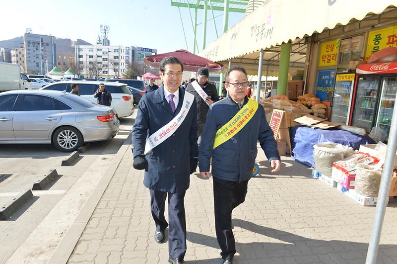 이상복_군수_전통시장_방문3