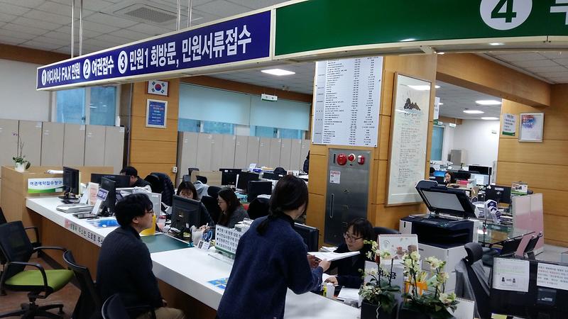 세금체납자_인허가_제한(강화군청_민원실_전경)