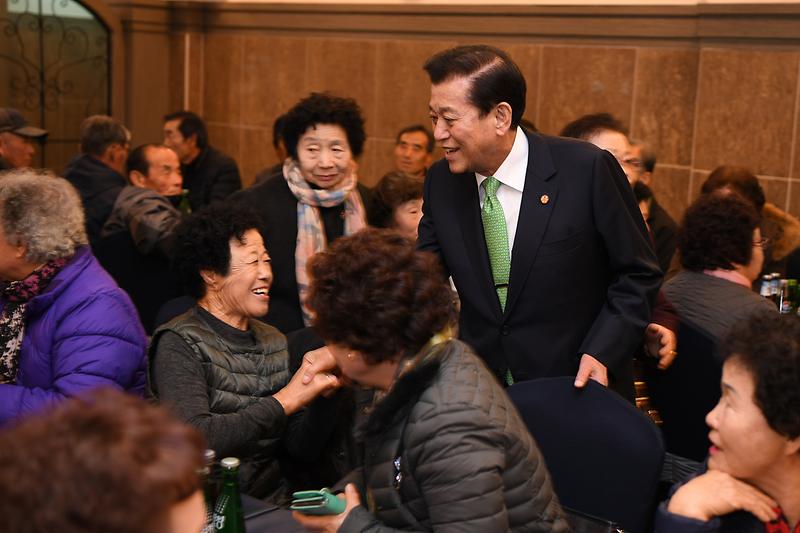 독거노인_공동생활_쉼터2(지난해_노인대학_송년회)