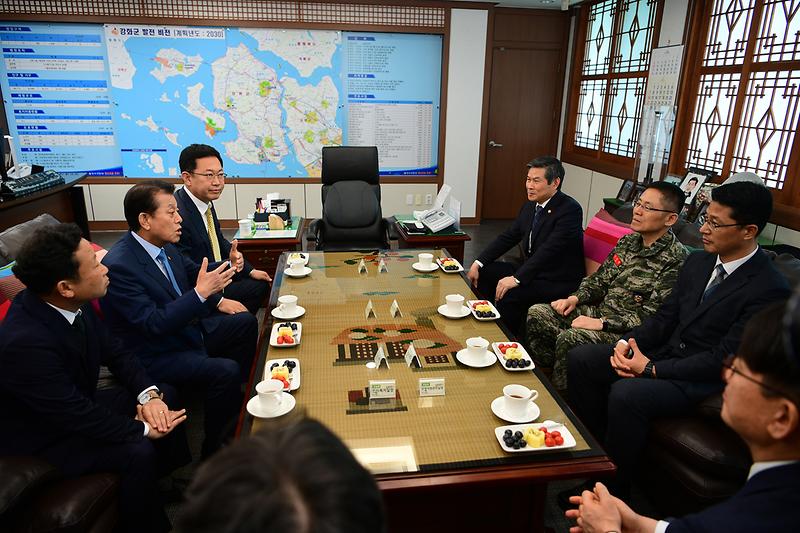 국방부장관_강화군_방문_(4)