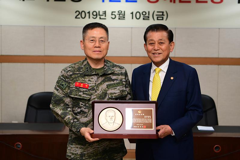 해병대2사단장_명예강화군민증_수여식_(1)