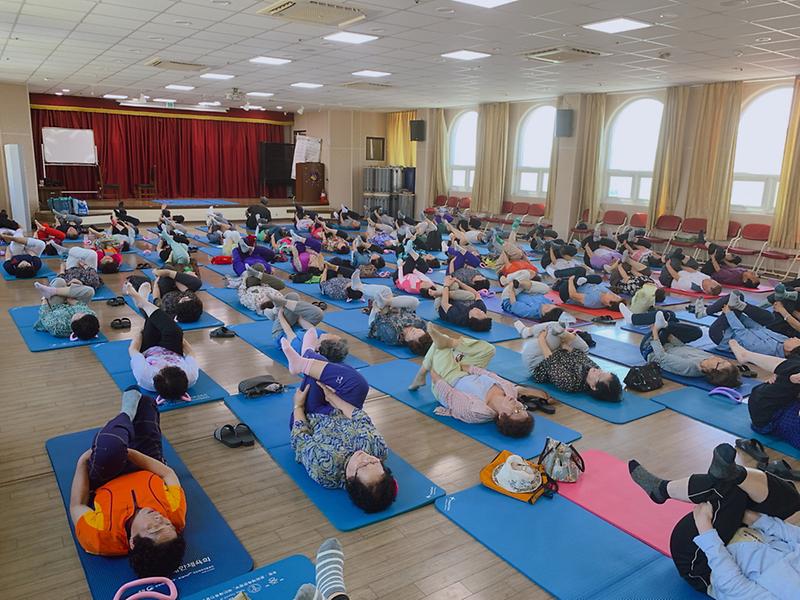 노인복지관_하계방학_특강(요가)