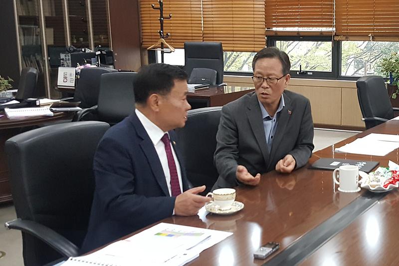 신득상_의장_인천시_방문(박준하_행정부시장)