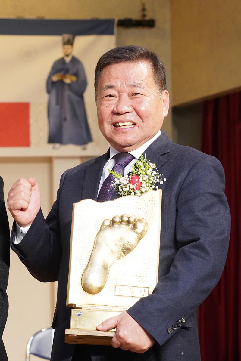 신득상_의장_제1회_다산의정대상_수상2