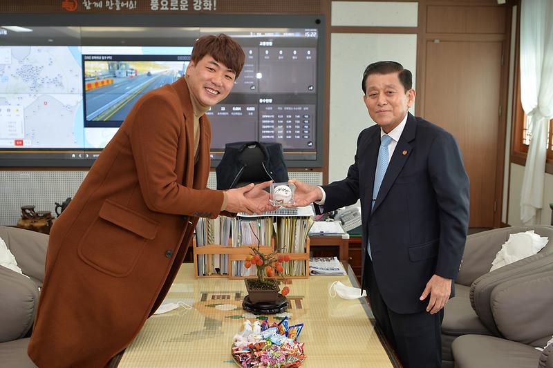 김광현선수_강화군청_방문_(2)