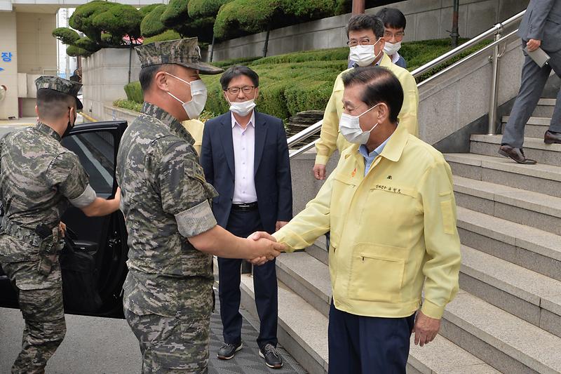 해병대제2사단장_강화군청_방문_(1)