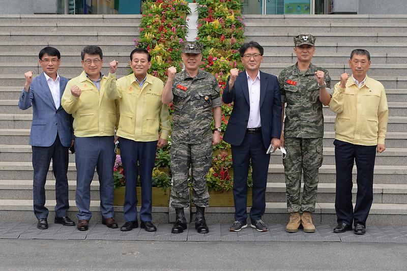 해병대제2사단장_강화군청_방문_(2)