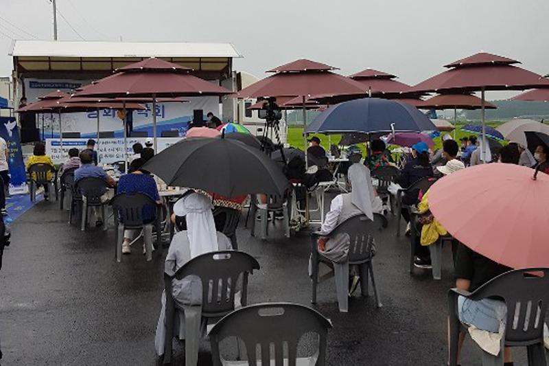 일방적으로_진행중인_평화음악회