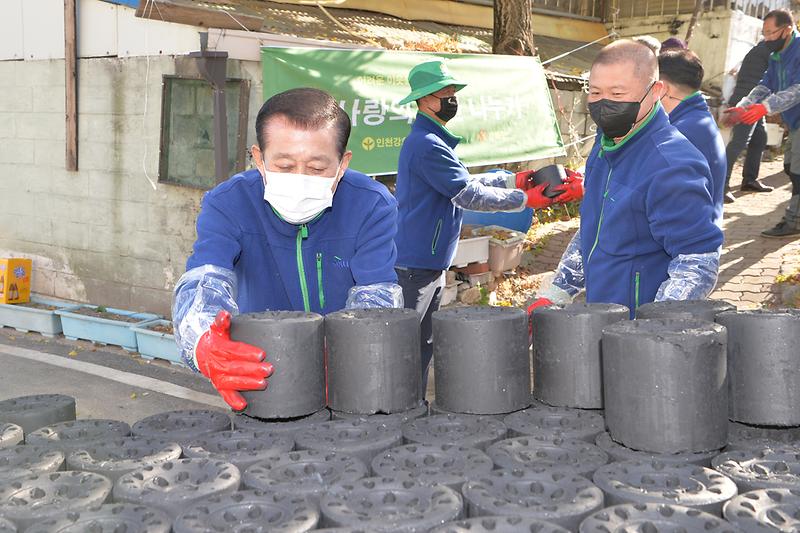 사랑의_연탄나눔행사_(4)