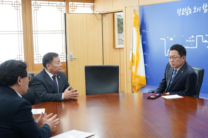 신득상_의장_인천시_방문1(박남춘_시장)