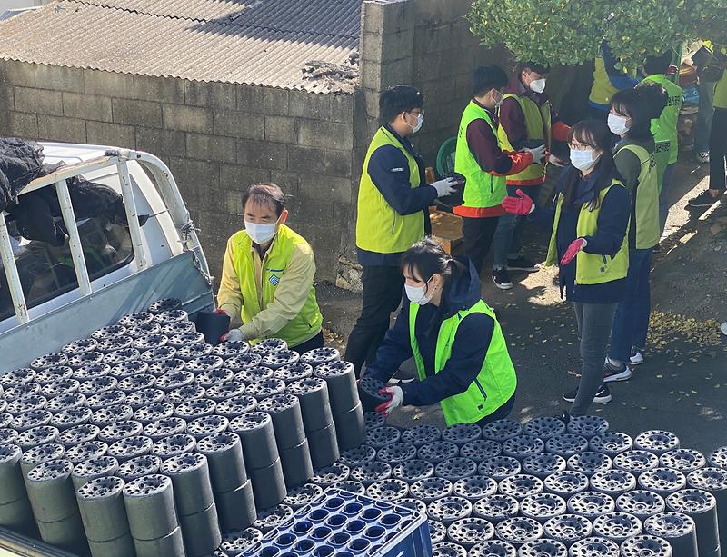 시설관리공단_연탄배달_사진