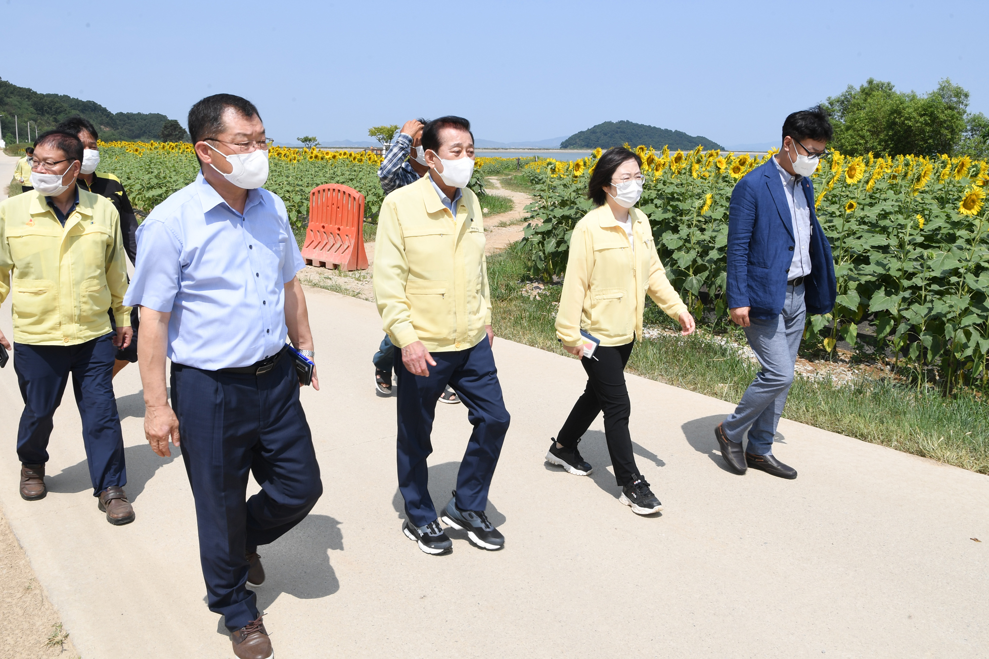 해양수산과_지난_8월_교동면을_찾아_경관개선을_통한_지역_발전_가능성을_확인_(3)