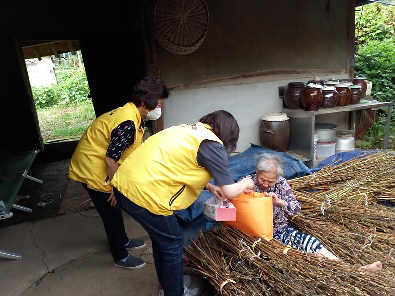 화도면_송편꾸러미배부사진