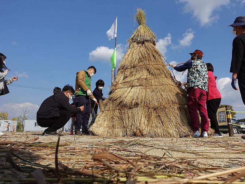 문화관광과_세계문화유산_프로그램(선사시대_움집_제작_체험)