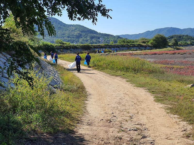 내가면 바르게살기위원회, 추석명절맞이 계룡돈대 대청소 사진